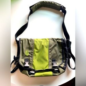 Small Timbuk2 messenger bag in olive and lime green